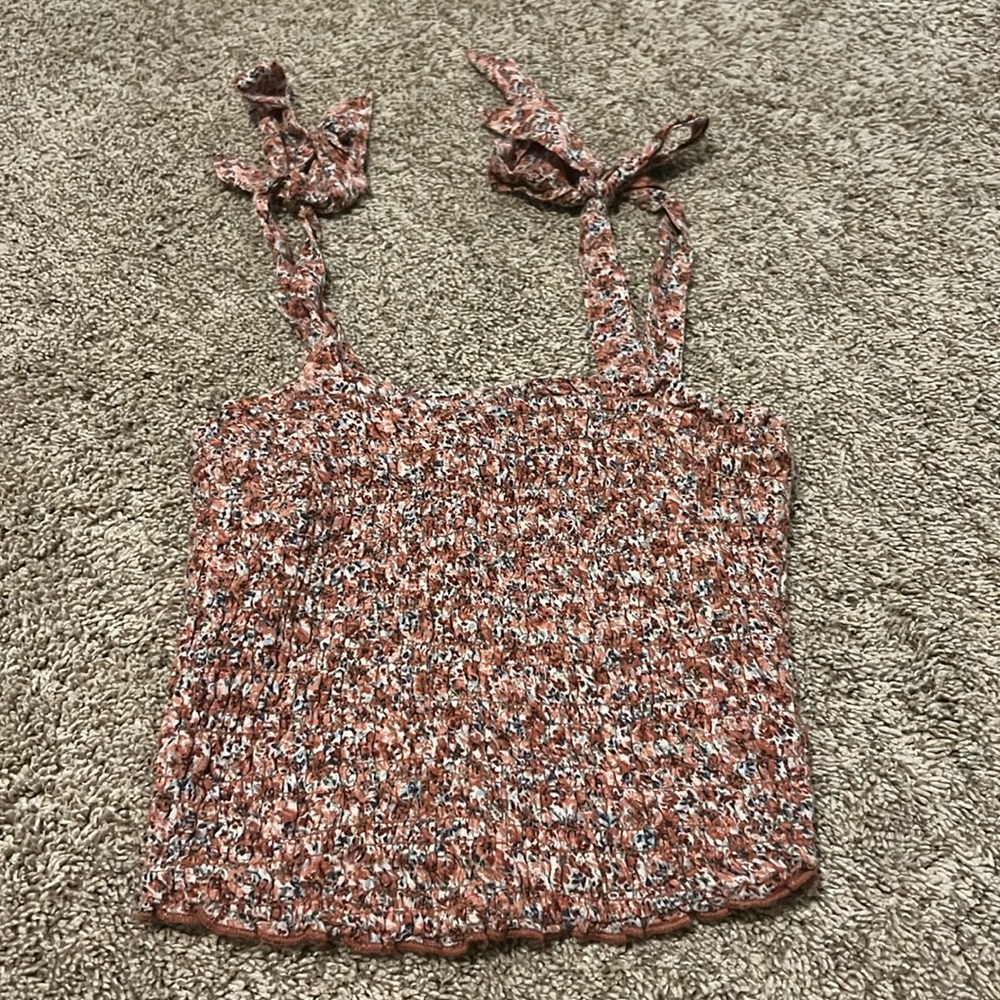 Abercrombie & Fitch pink floral tie strap smocked cropped tank top. Size XS